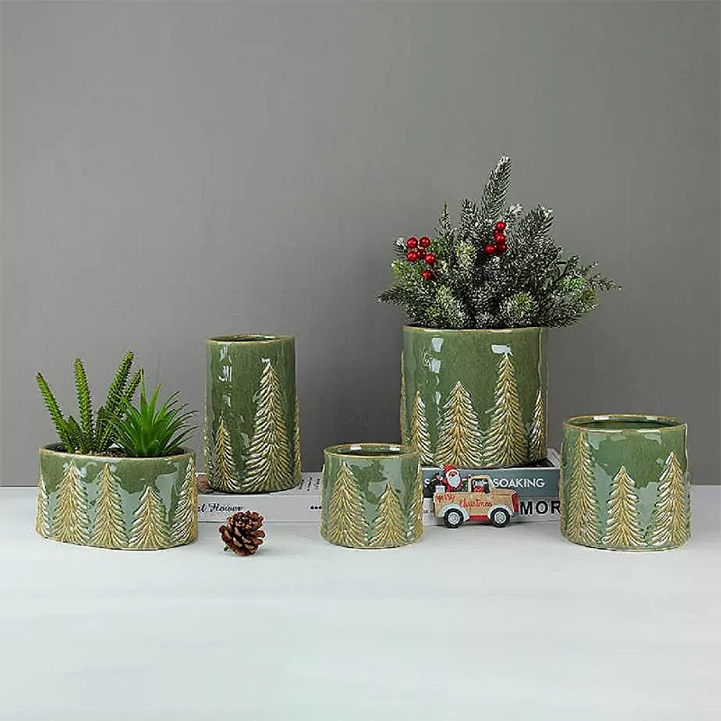 ఎంబోస్డ్ క్రిస్మస్ పైన్ వాసే