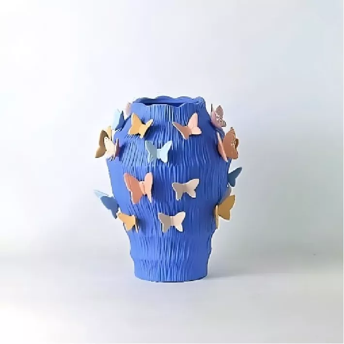 డ్యాన్స్ సీతాకోకచిలుకలతో చేతితో తయారు చేసిన సిరామిక్ వాసే